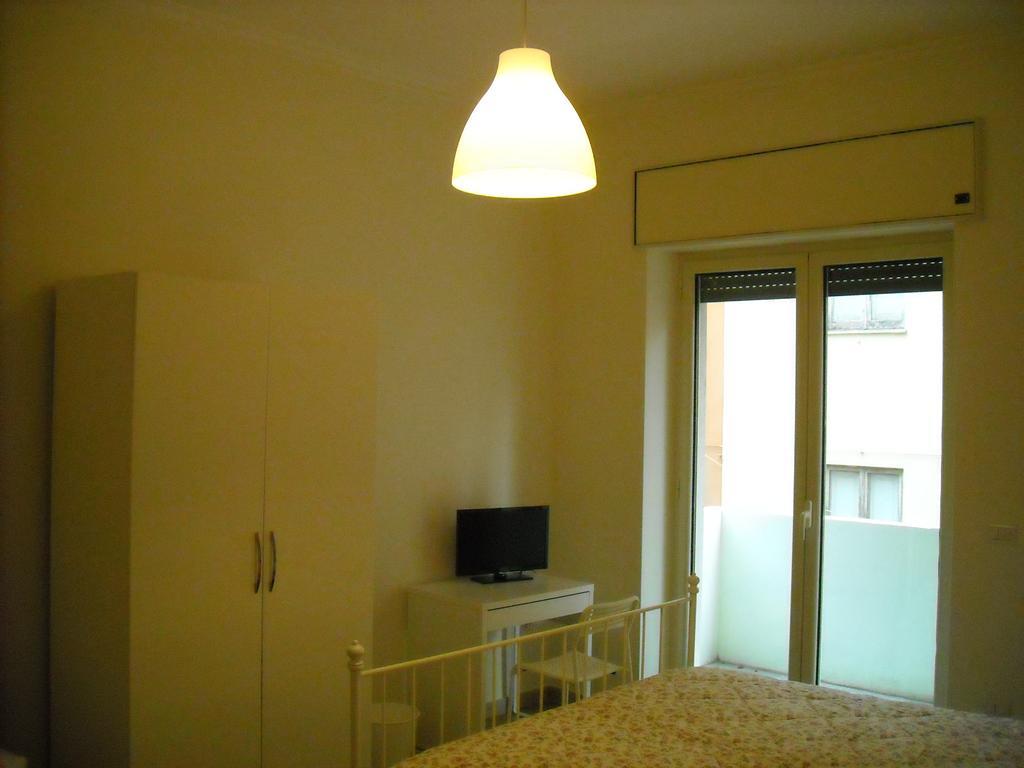Domus Aurea Bed & Breakfast Наполи Стая снимка