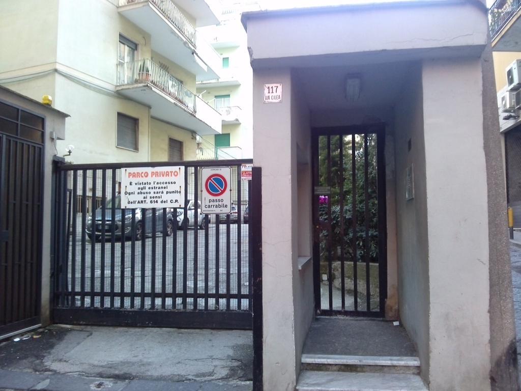 Domus Aurea Bed & Breakfast Наполи Екстериор снимка