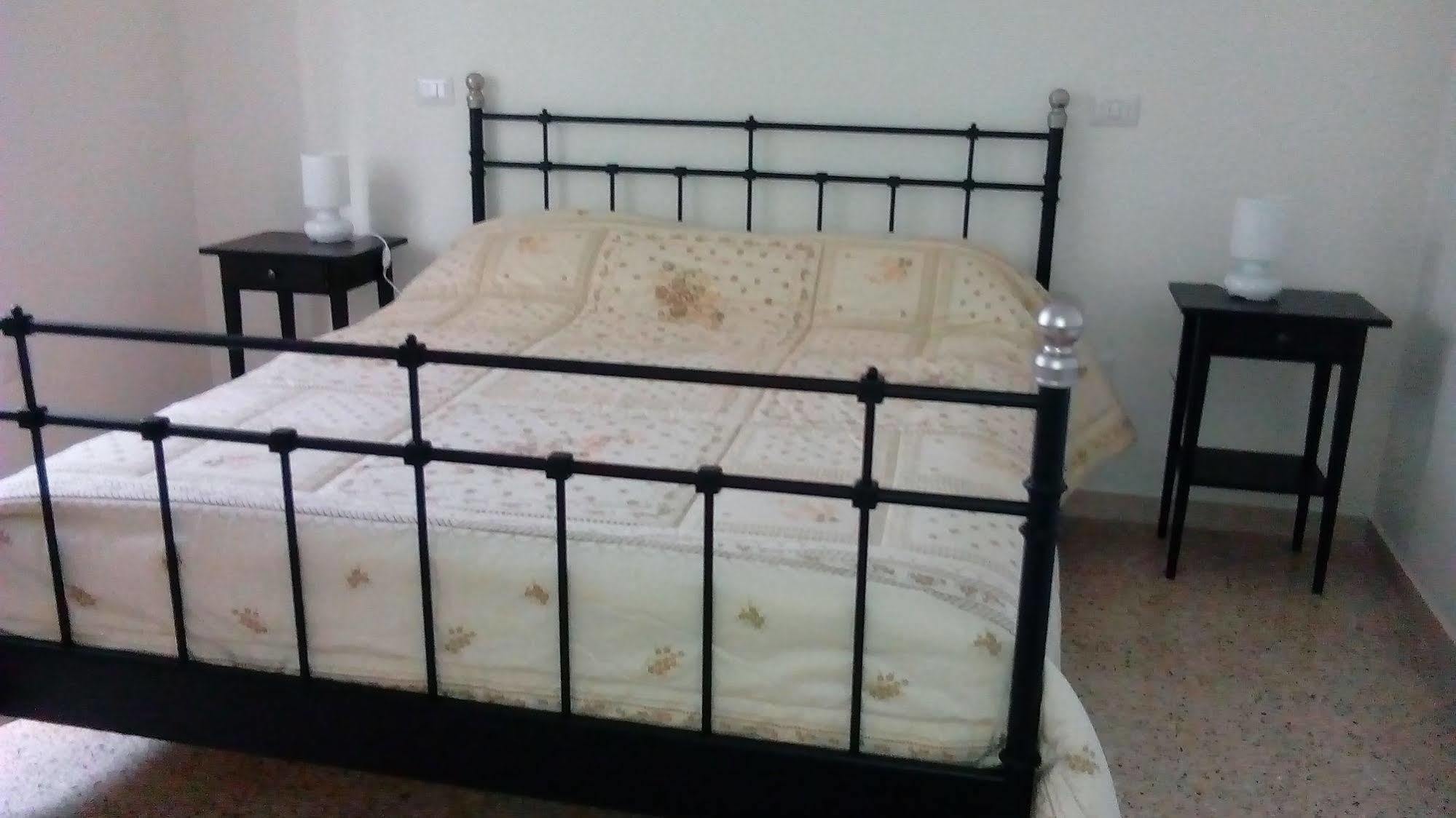 Domus Aurea Bed & Breakfast Наполи Екстериор снимка