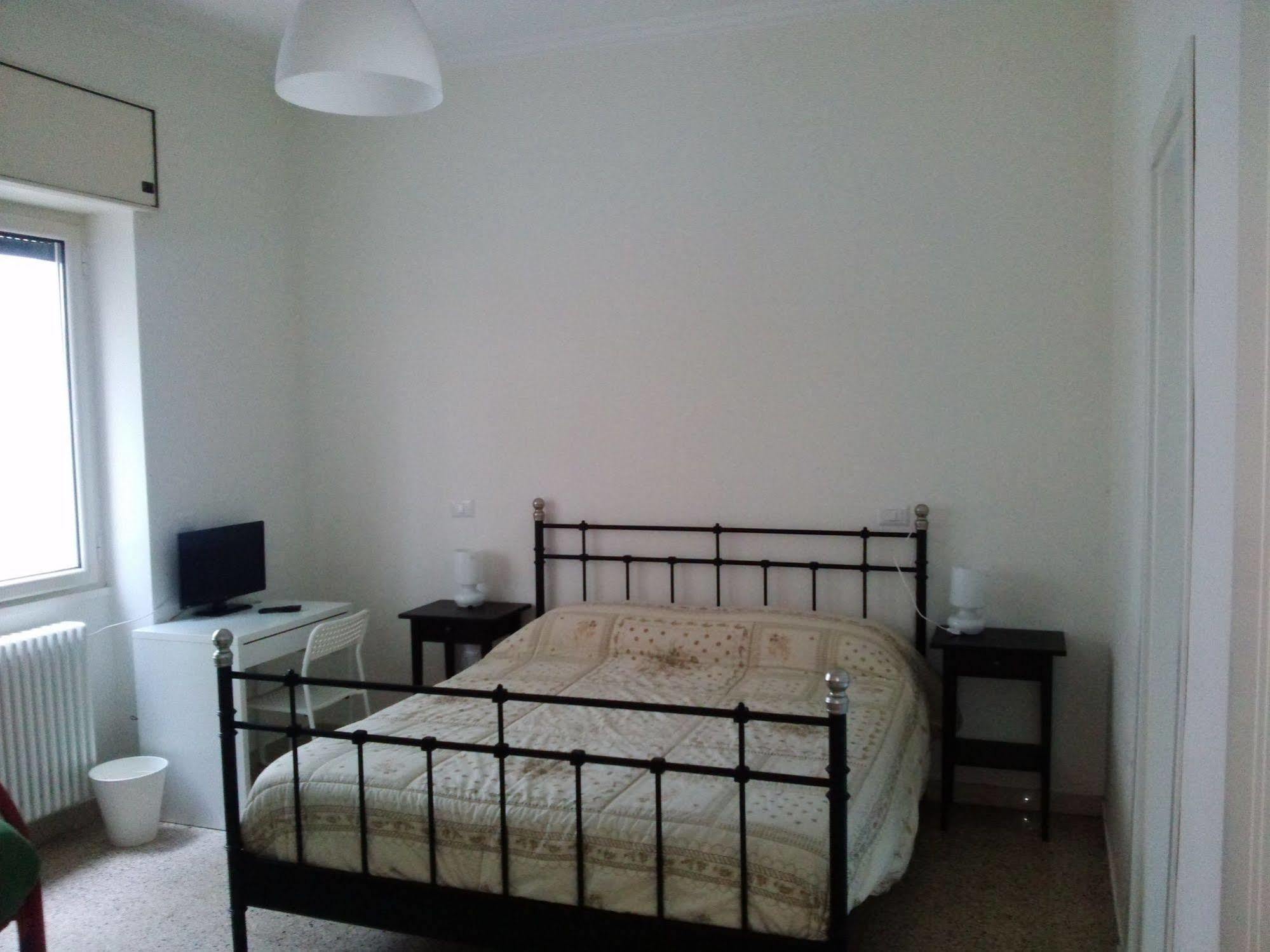 Domus Aurea Bed & Breakfast Наполи Екстериор снимка