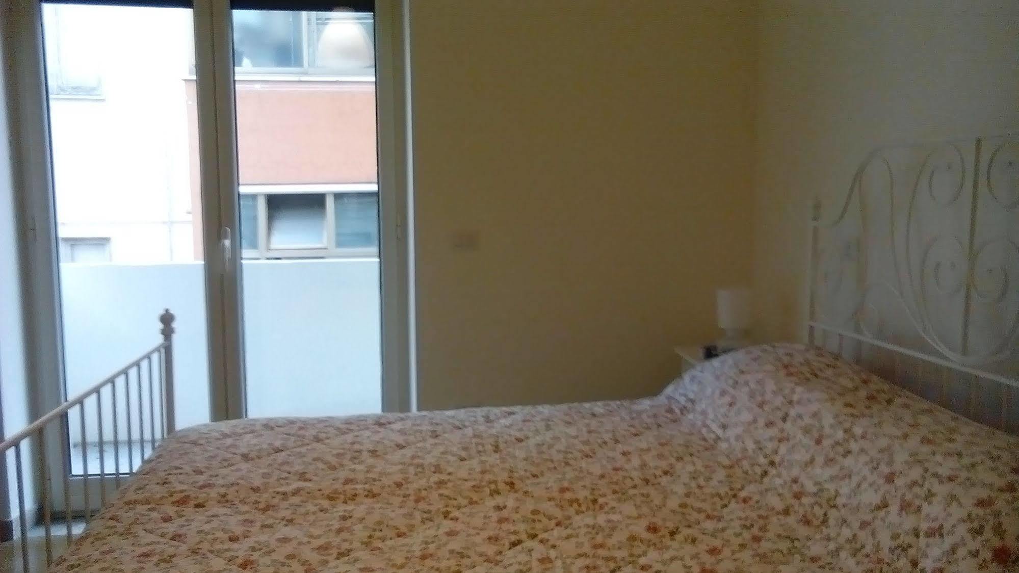 Domus Aurea Bed & Breakfast Наполи Екстериор снимка
